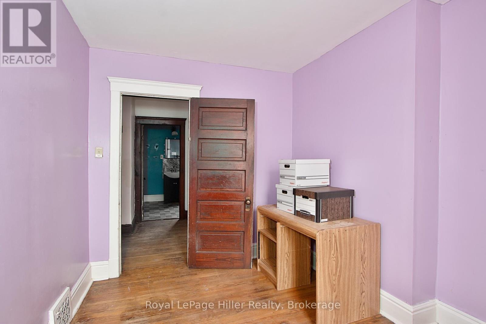 












103 MOWAT STREET

,
Stratford,




Ontario
N5A2B8

