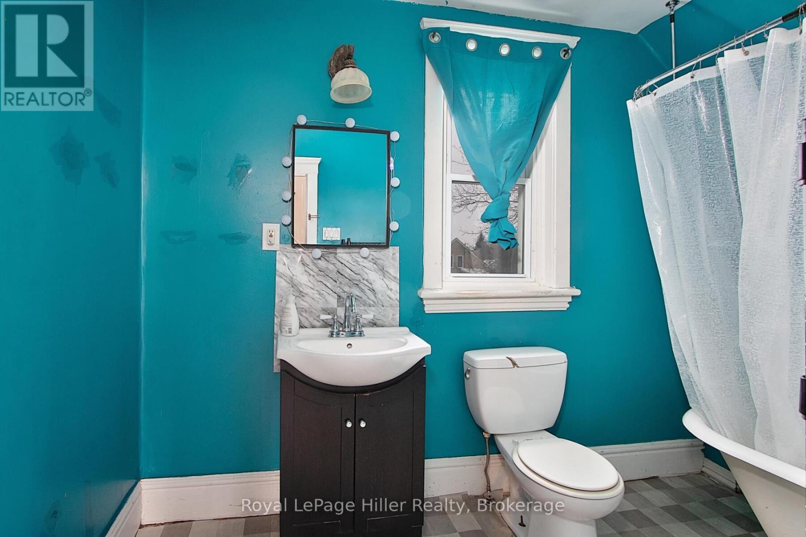 












103 MOWAT STREET

,
Stratford,




Ontario
N5A2B8

