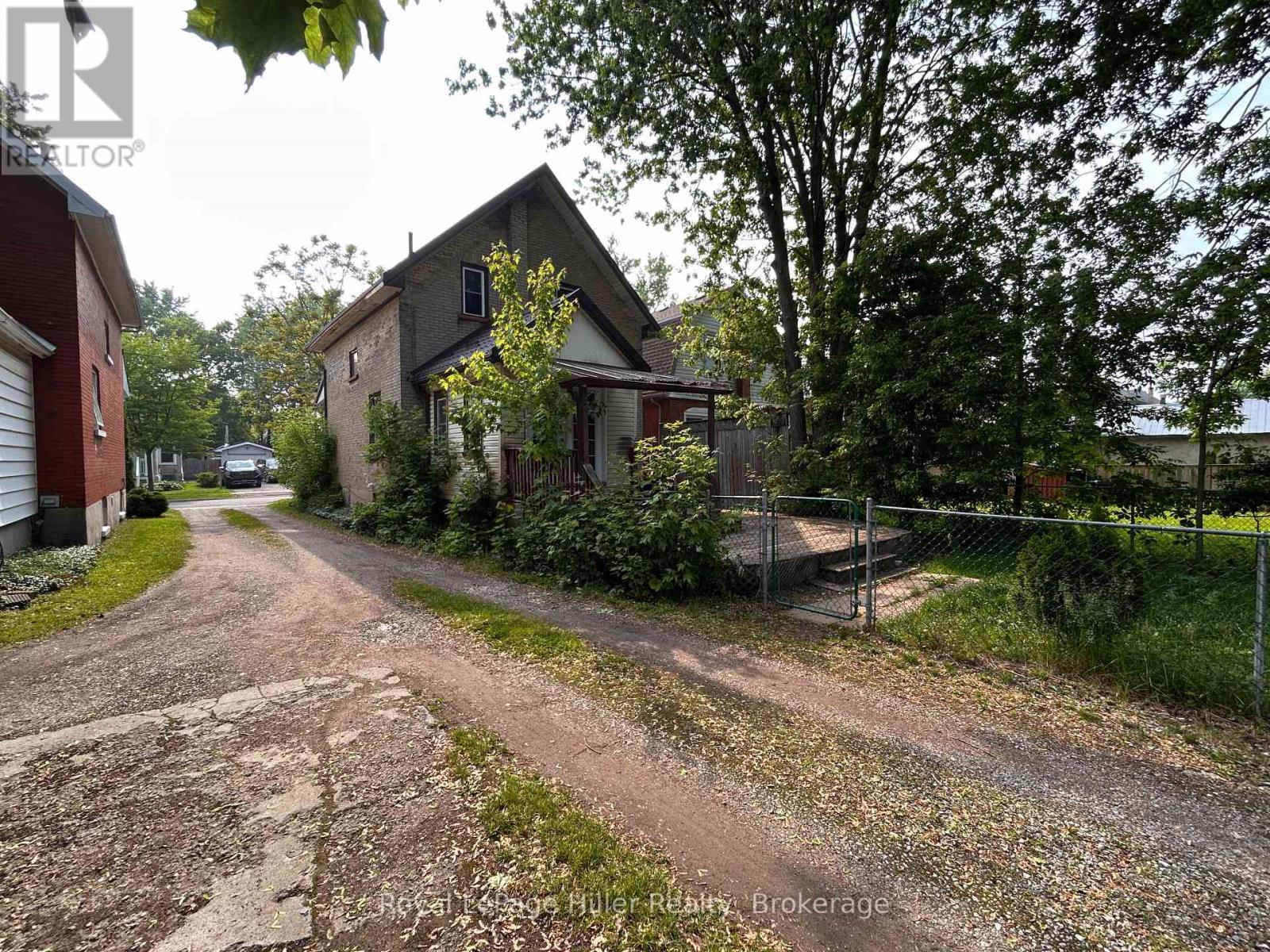 












103 MOWAT STREET

,
Stratford,




Ontario
N5A2B8

