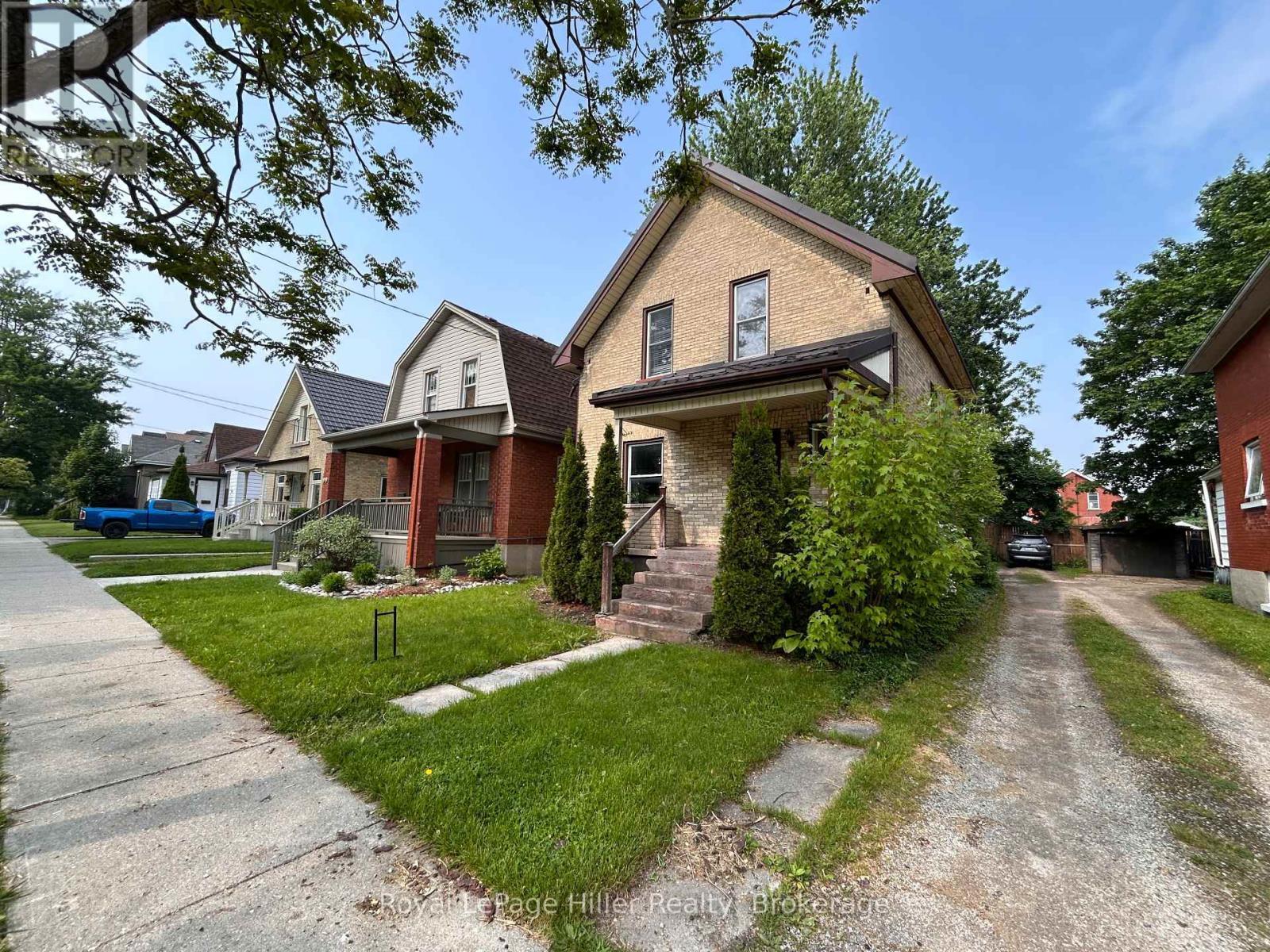 












103 MOWAT STREET

,
Stratford,




Ontario
N5A2B8

