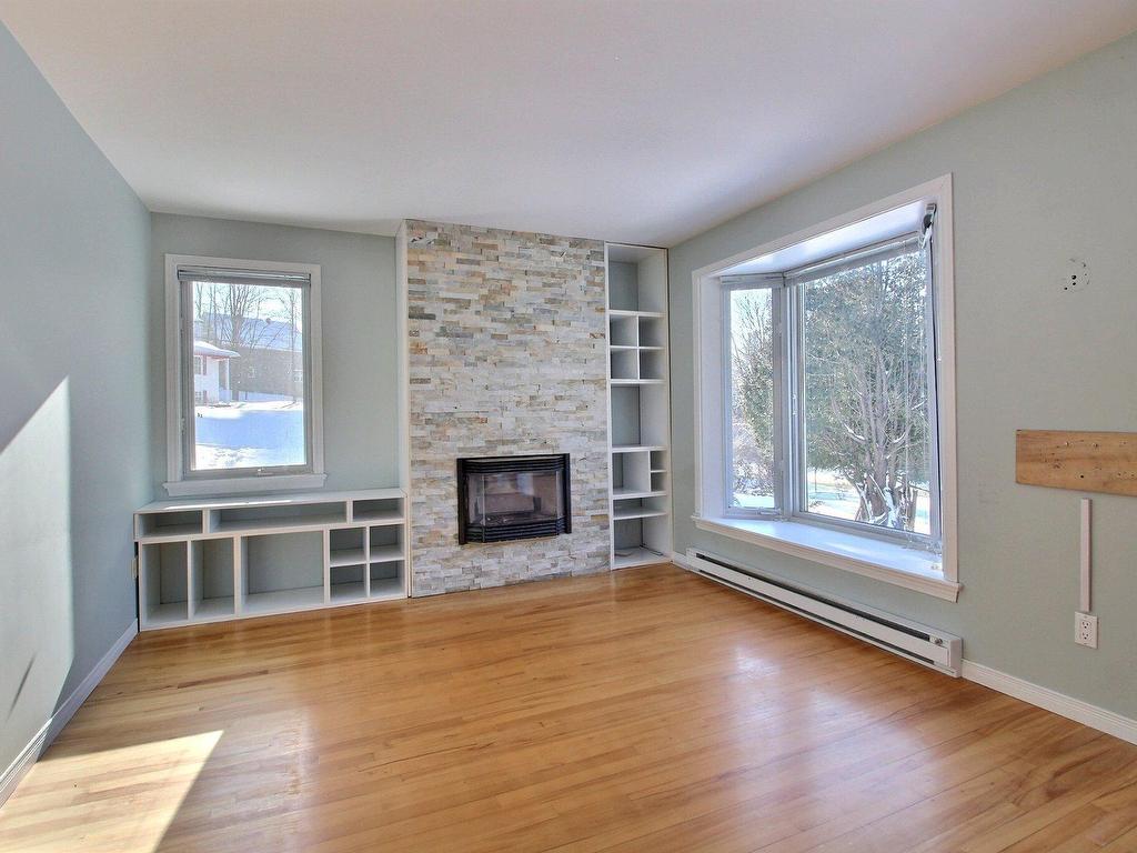 









23


Rue des Rossignols

,
Sainte-Catherine-de-Hatley,




QC
J0B1W0

