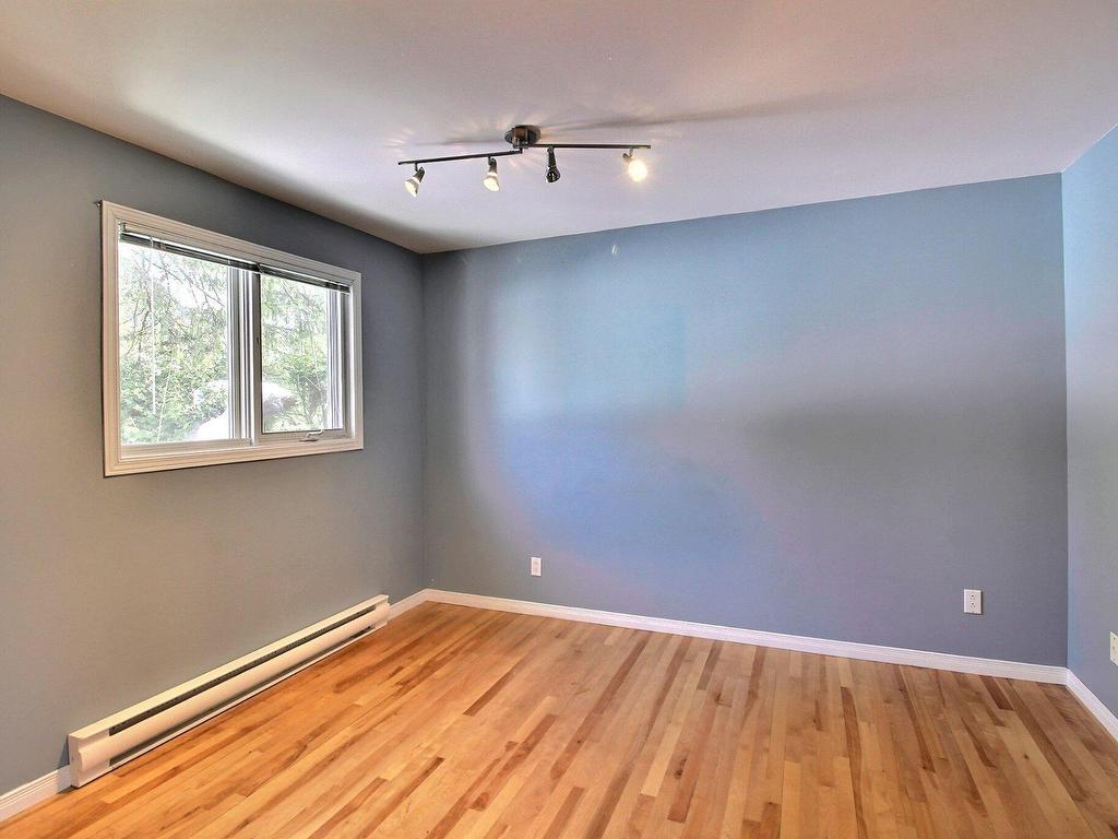 









23


Rue des Rossignols

,
Sainte-Catherine-de-Hatley,




QC
J0B1W0

