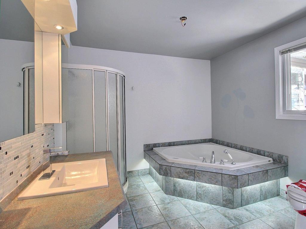 









23


Rue des Rossignols

,
Sainte-Catherine-de-Hatley,




QC
J0B1W0

