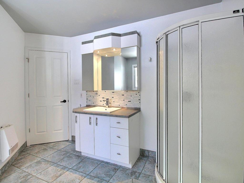 









23


Rue des Rossignols

,
Sainte-Catherine-de-Hatley,




QC
J0B1W0

