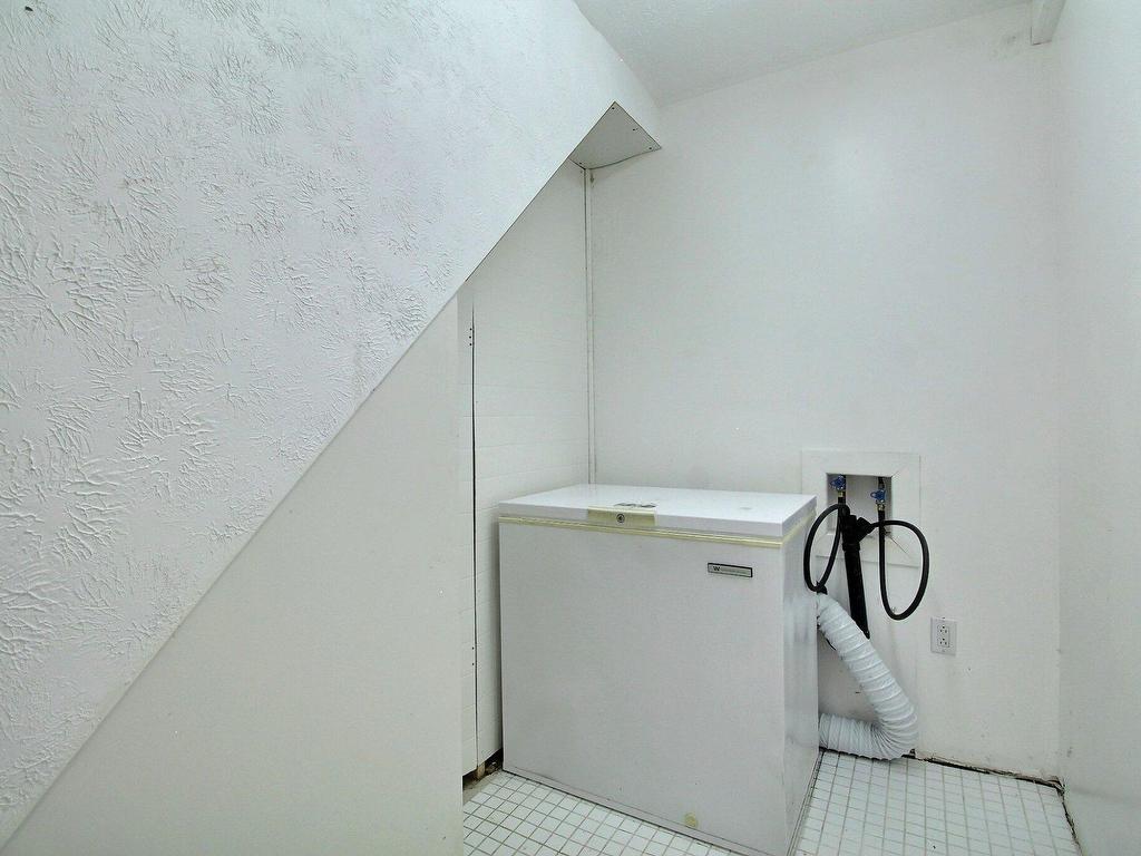 









23


Rue des Rossignols

,
Sainte-Catherine-de-Hatley,




QC
J0B1W0

