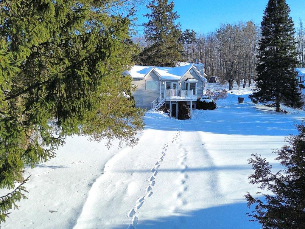









23


Rue des Rossignols

,
Sainte-Catherine-de-Hatley,




QC
J0B1W0

