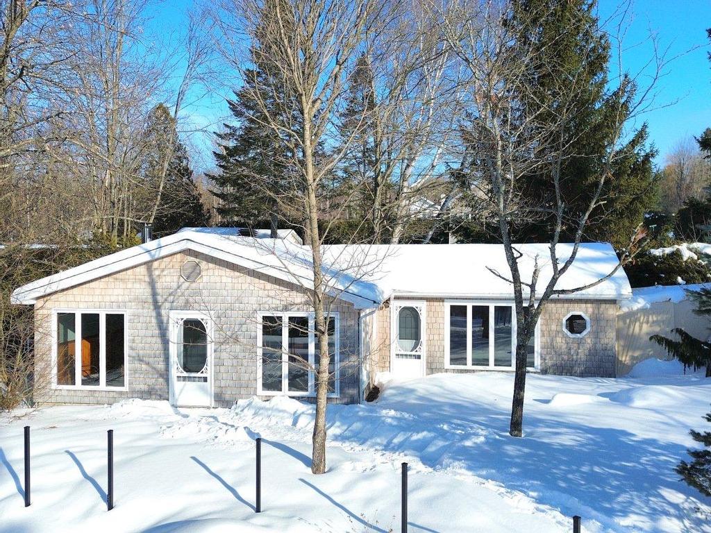 









23


Rue des Rossignols

,
Sainte-Catherine-de-Hatley,




QC
J0B1W0

