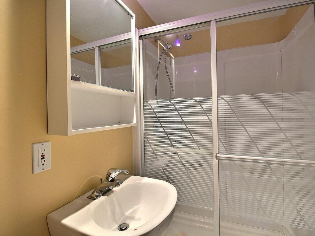 









23


Rue des Rossignols

,
Sainte-Catherine-de-Hatley,




QC
J0B1W0


