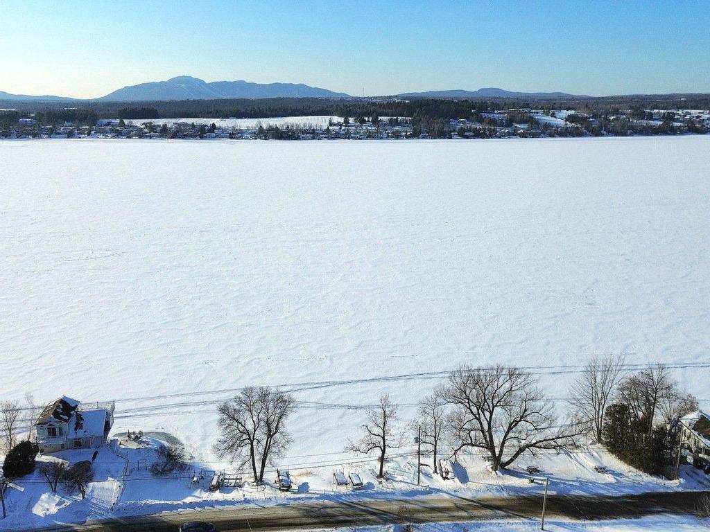 









23


Rue des Rossignols

,
Sainte-Catherine-de-Hatley,




QC
J0B1W0

