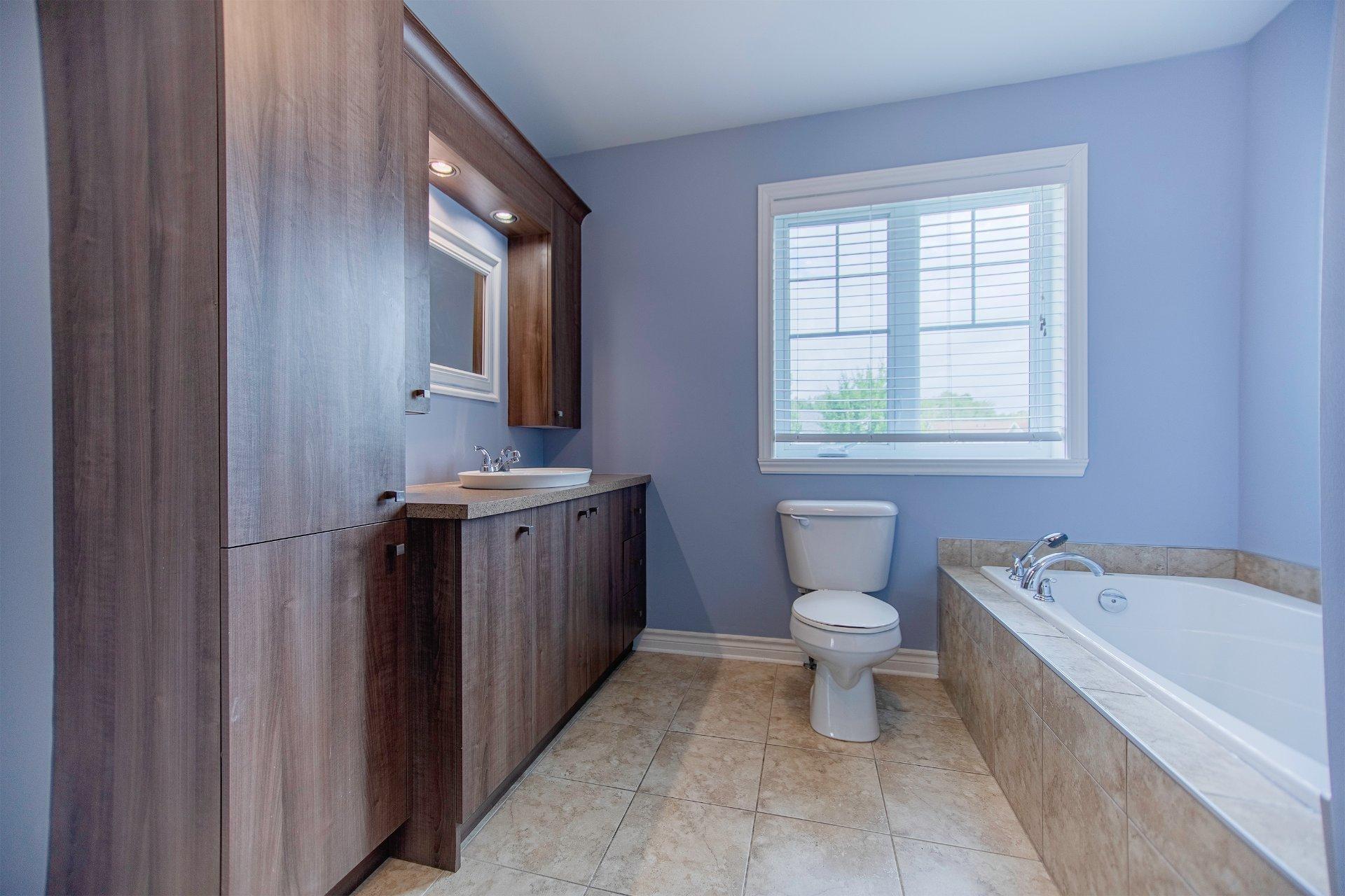 









506


Boul. J.-André-Deragon

,
Cowansville,




QC
J2K0B6

