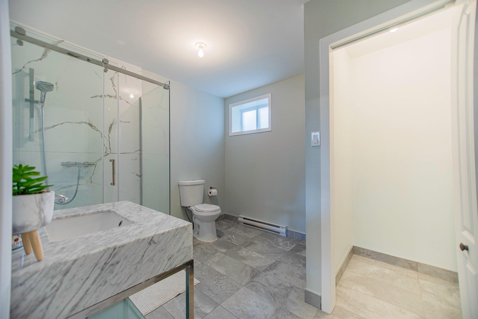









506


Boul. J.-André-Deragon

,
Cowansville,




QC
J2K0B6

