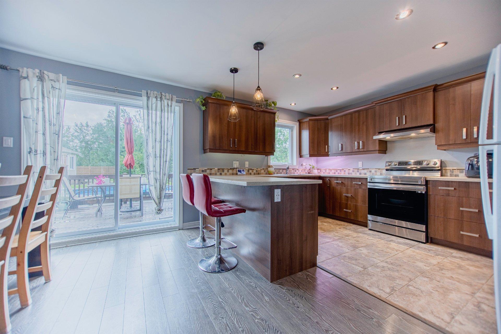 









506


Boul. J.-André-Deragon

,
Cowansville,




QC
J2K0B6

