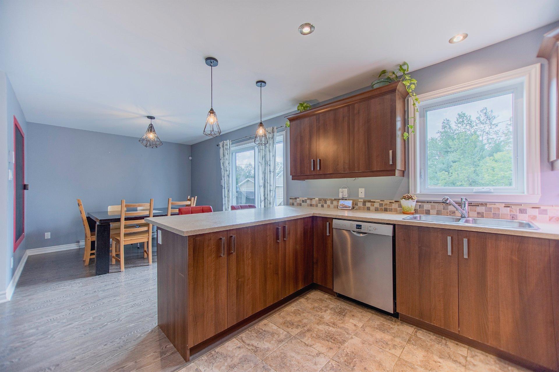 









506


Boul. J.-André-Deragon

,
Cowansville,




QC
J2K0B6

