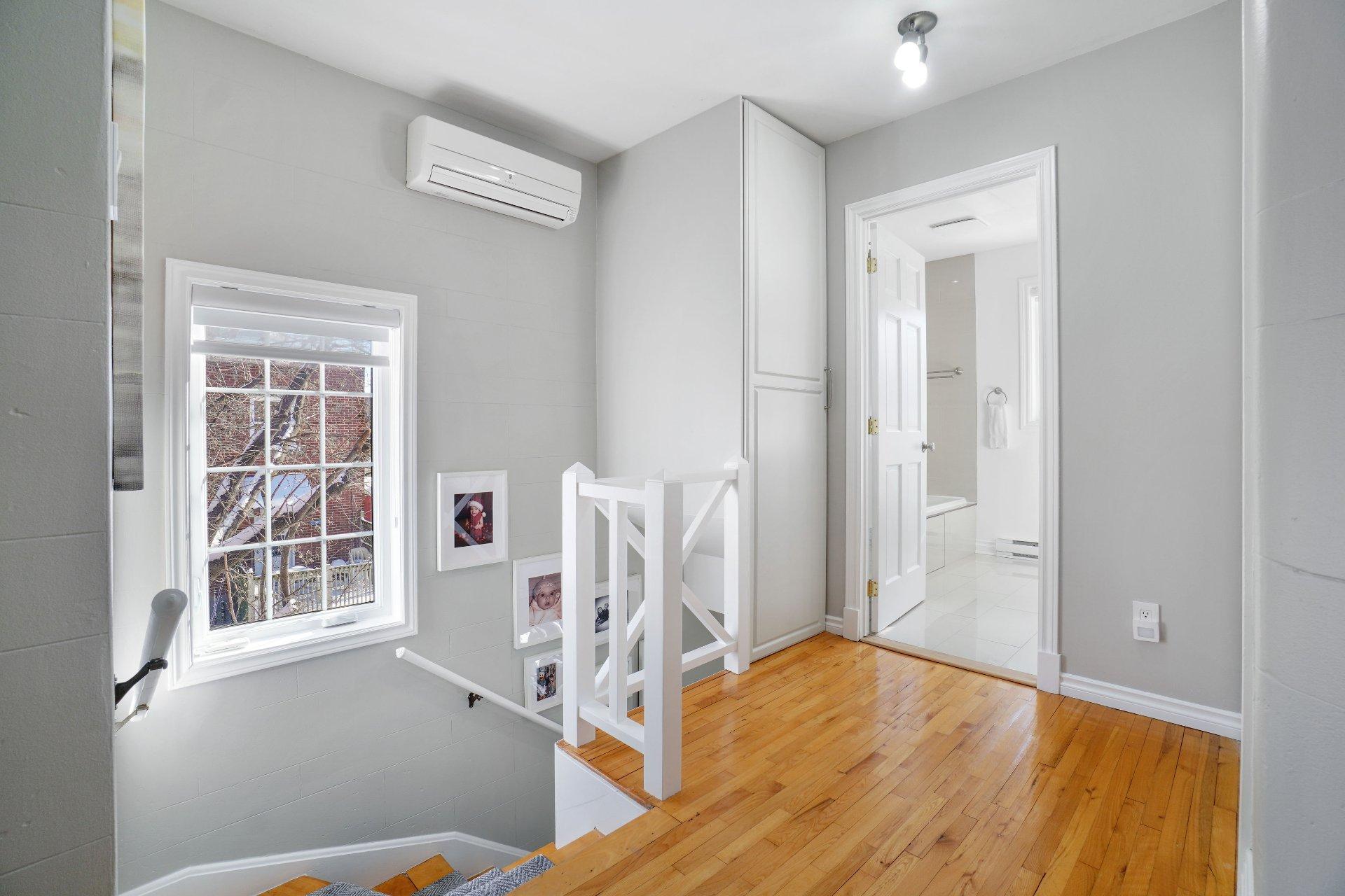 









4325


Av. de Mayfair

,
Montréal (Côte-des-Neiges/Notre-Dame-de-Grâce),




QC
H4B2E3

