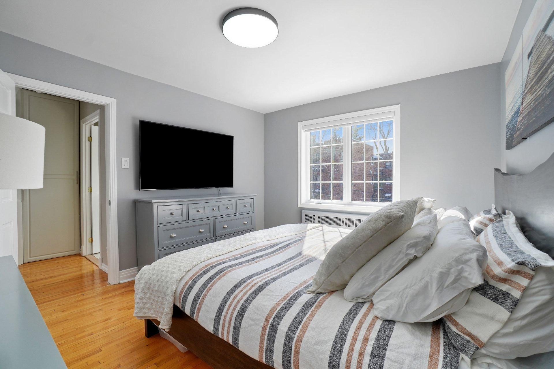









4325


Av. de Mayfair

,
Montréal (Côte-des-Neiges/Notre-Dame-de-Grâce),




QC
H4B2E3

