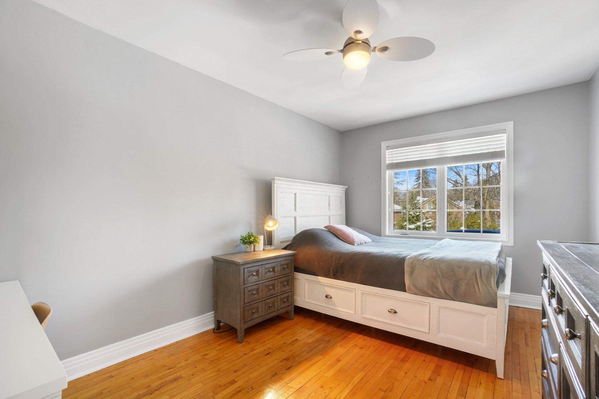 









4325


Av. de Mayfair

,
Montréal (Côte-des-Neiges/Notre-Dame-de-Grâce),




QC
H4B2E3

