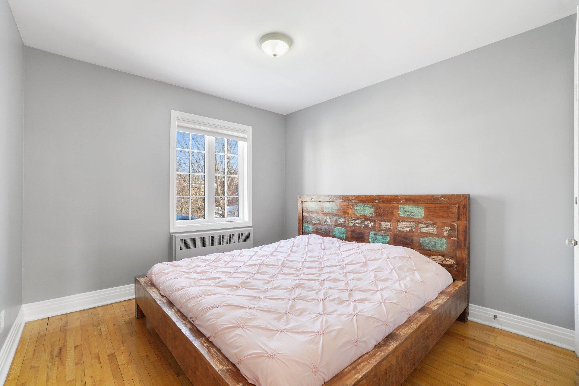 









4325


Av. de Mayfair

,
Montréal (Côte-des-Neiges/Notre-Dame-de-Grâce),




QC
H4B2E3

