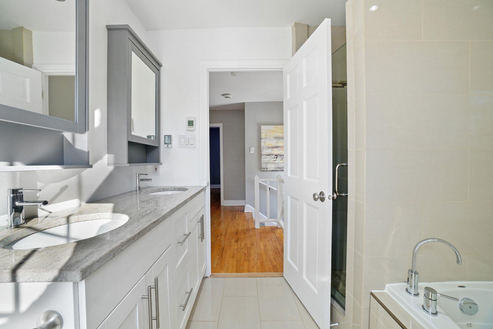 









4325


Av. de Mayfair

,
Montréal (Côte-des-Neiges/Notre-Dame-de-Grâce),




QC
H4B2E3


