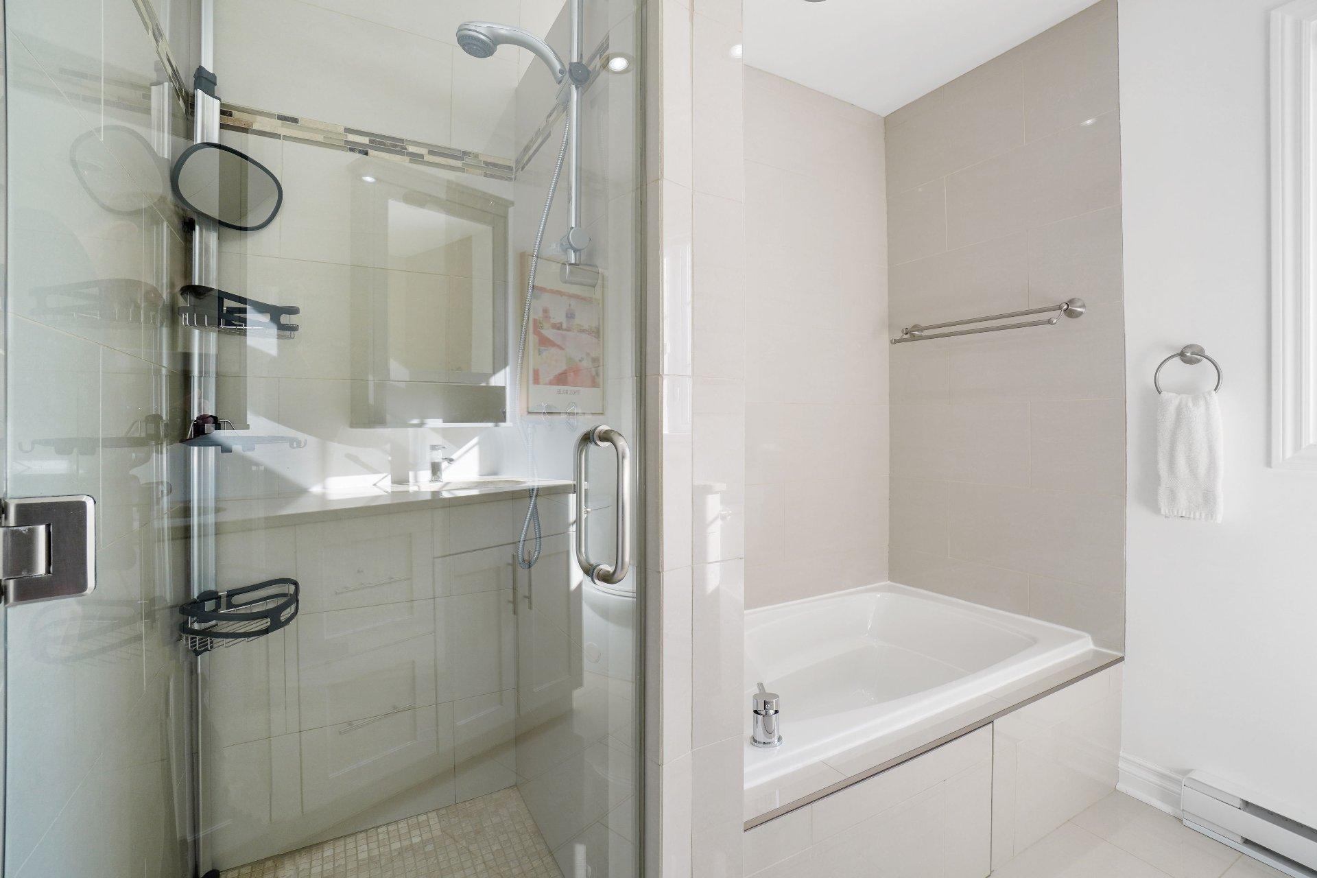 









4325


Av. de Mayfair

,
Montréal (Côte-des-Neiges/Notre-Dame-de-Grâce),




QC
H4B2E3


