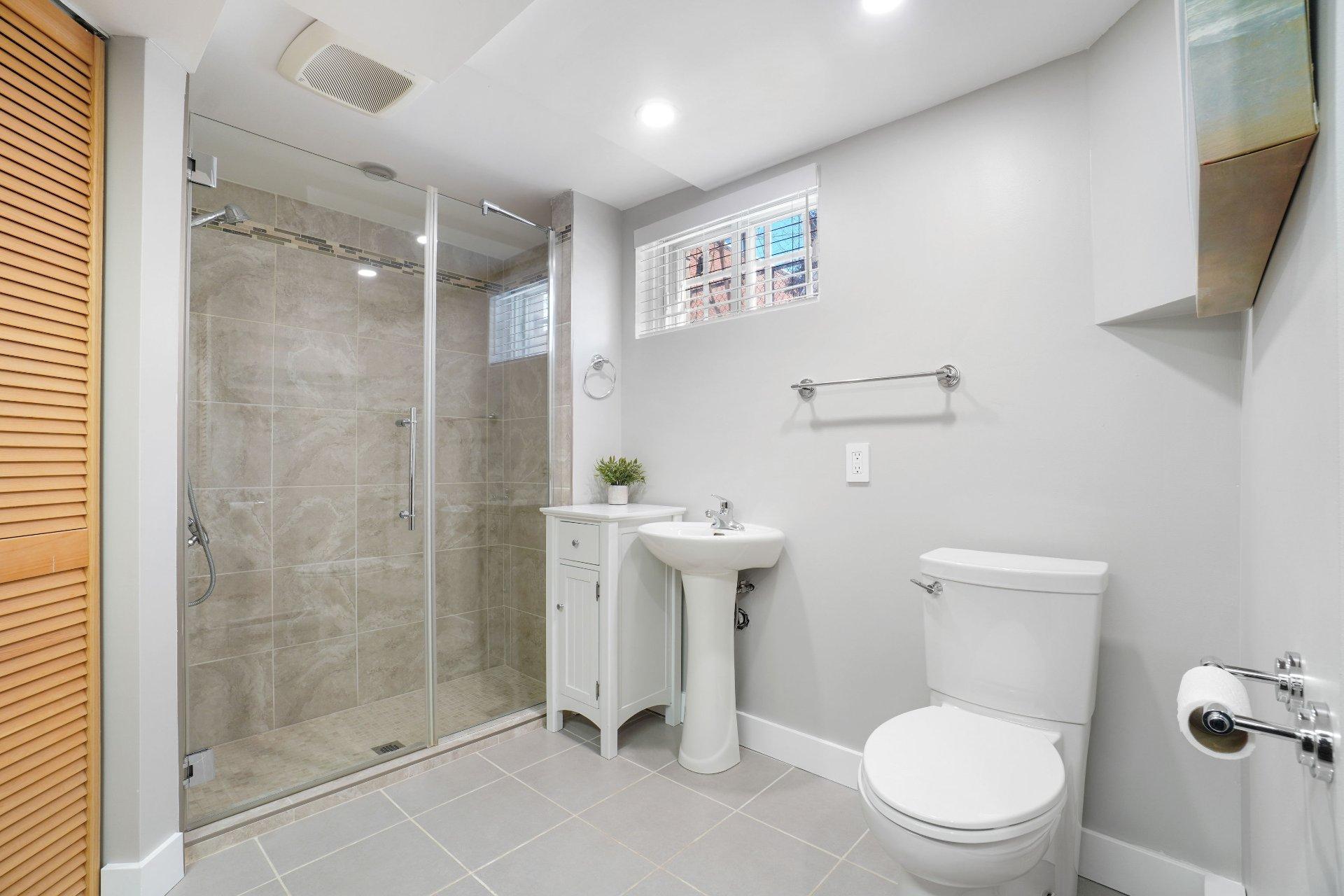 









4325


Av. de Mayfair

,
Montréal (Côte-des-Neiges/Notre-Dame-de-Grâce),




QC
H4B2E3


