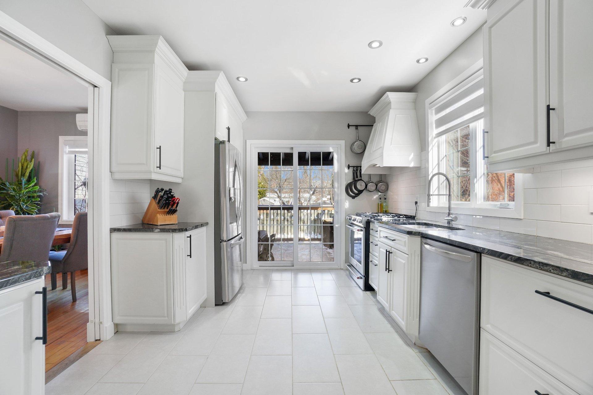 









4325


Av. de Mayfair

,
Montréal (Côte-des-Neiges/Notre-Dame-de-Grâce),




QC
H4B2E3

