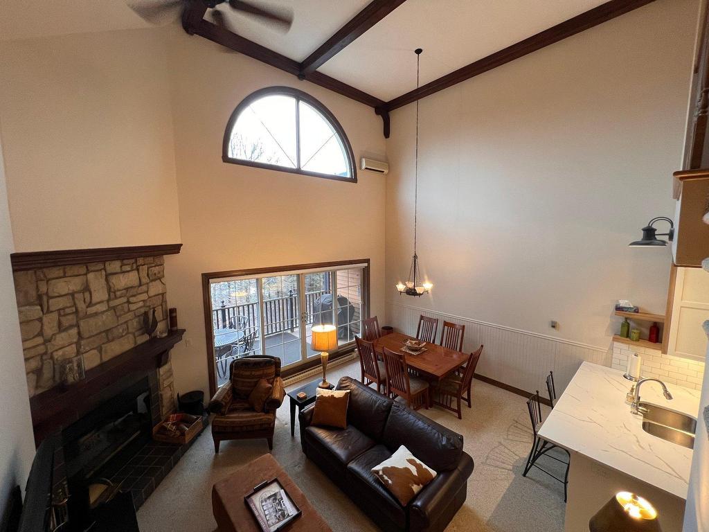 









122


Ch. des Quatre-Sommets

, 4,
Mont-Tremblant,




QC
J8E1C4

