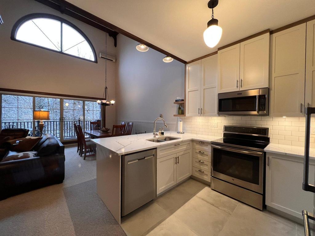 









122


Ch. des Quatre-Sommets

, 4,
Mont-Tremblant,




QC
J8E1C4

