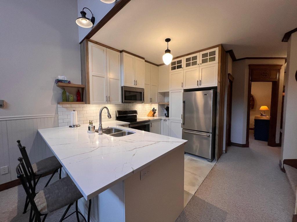 









122


Ch. des Quatre-Sommets

, 4,
Mont-Tremblant,




QC
J8E1C4

