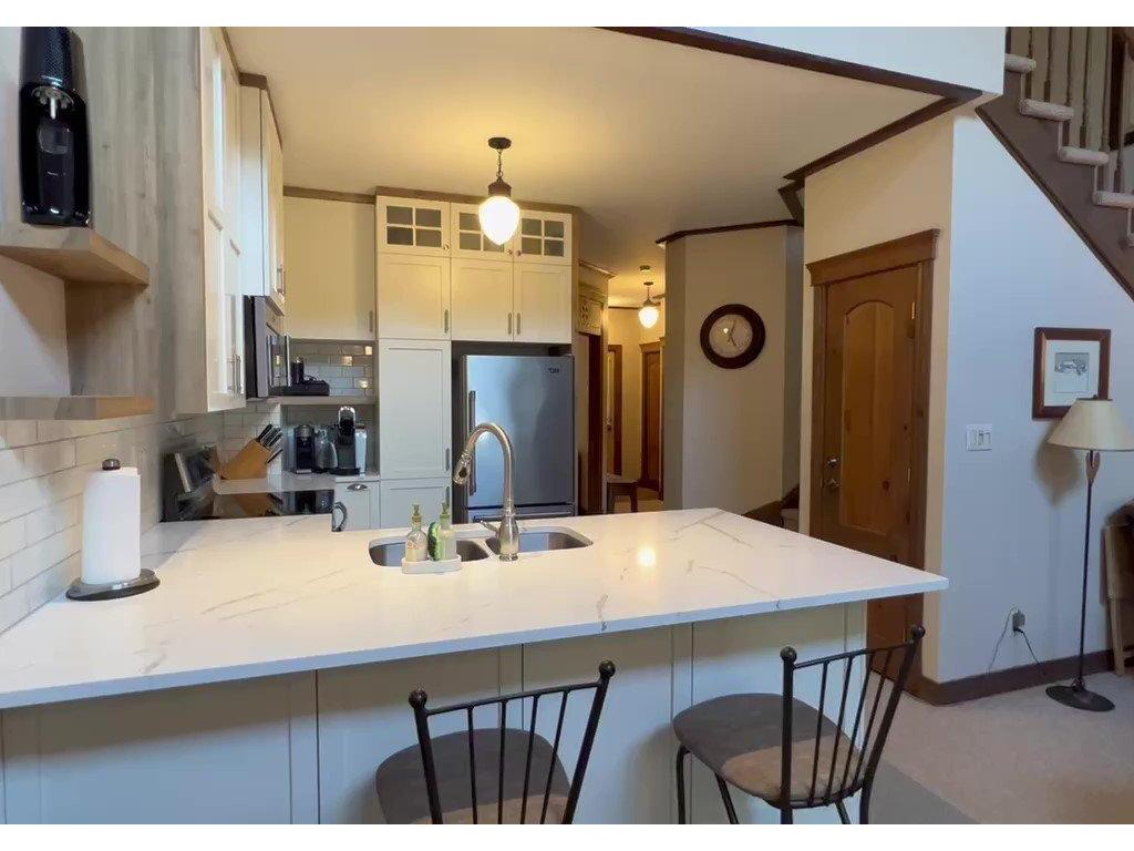 









122


Ch. des Quatre-Sommets

, 4,
Mont-Tremblant,




QC
J8E1C4


