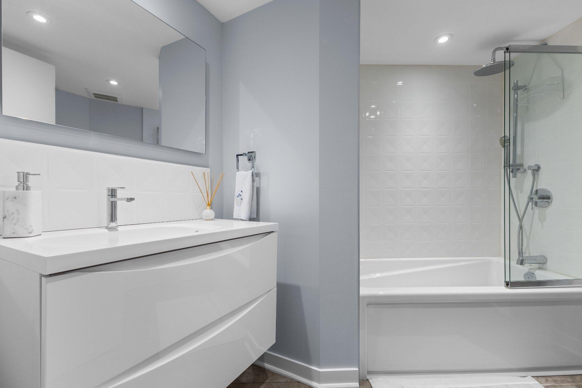 









600


Rue de la Montagne

, 305,
Montréal (Ville-Marie),




QC
H3C4S4

