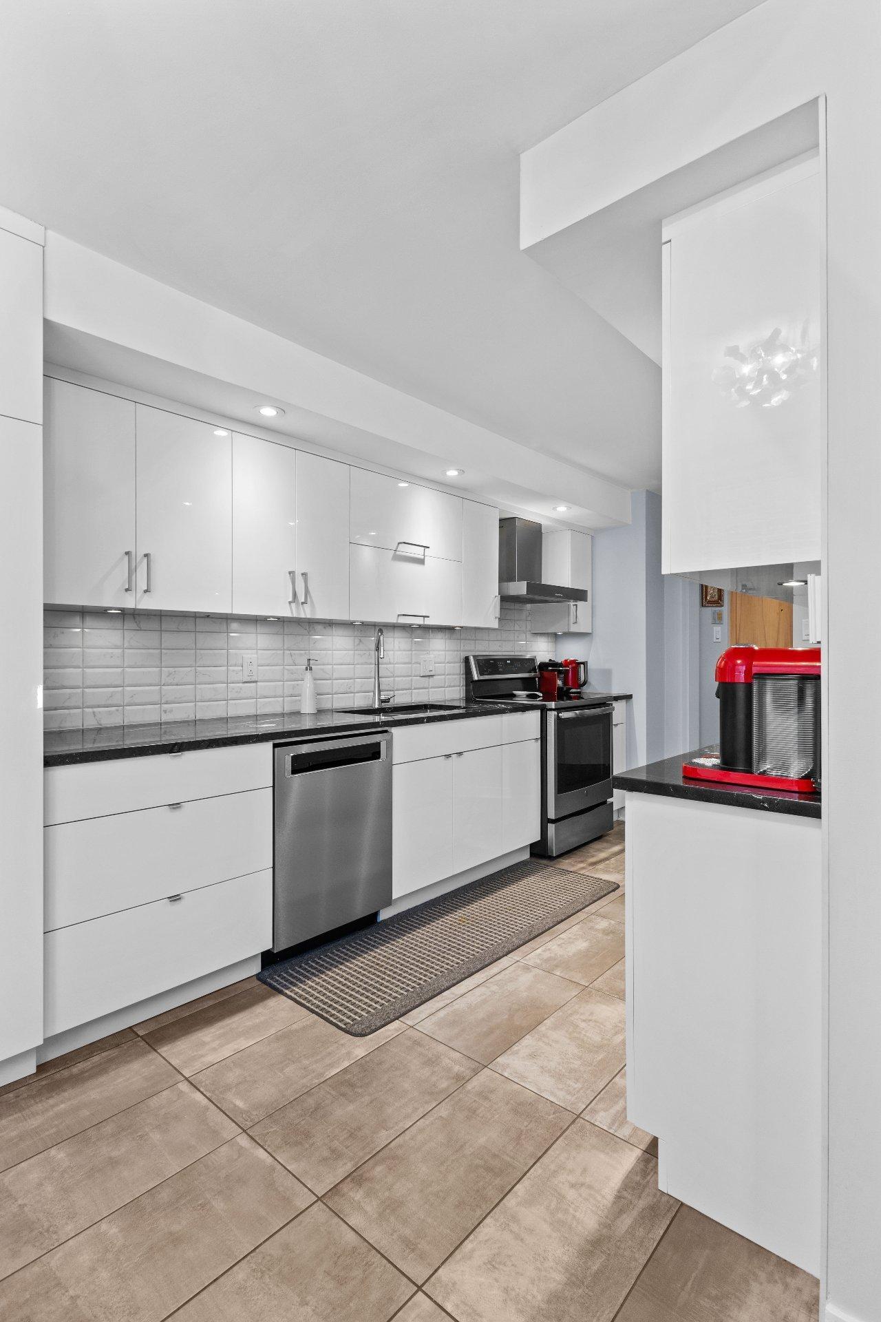 









600


Rue de la Montagne

, 305,
Montréal (Ville-Marie),




QC
H3C4S4

