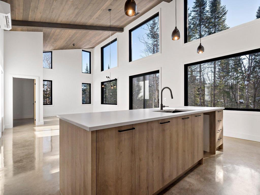 









1200


Ch. du Lac-Rougeaud

,
Mont-Blanc,




QC
J0T1J2


