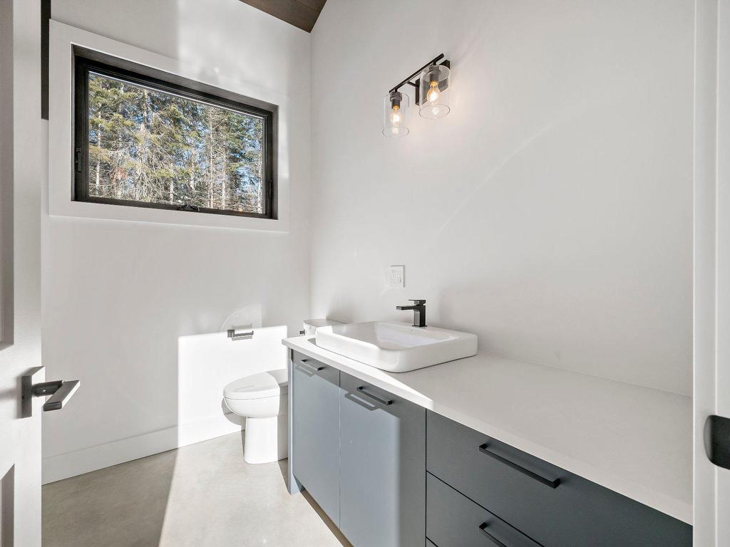 









1200


Ch. du Lac-Rougeaud

,
Mont-Blanc,




QC
J0T1J2

