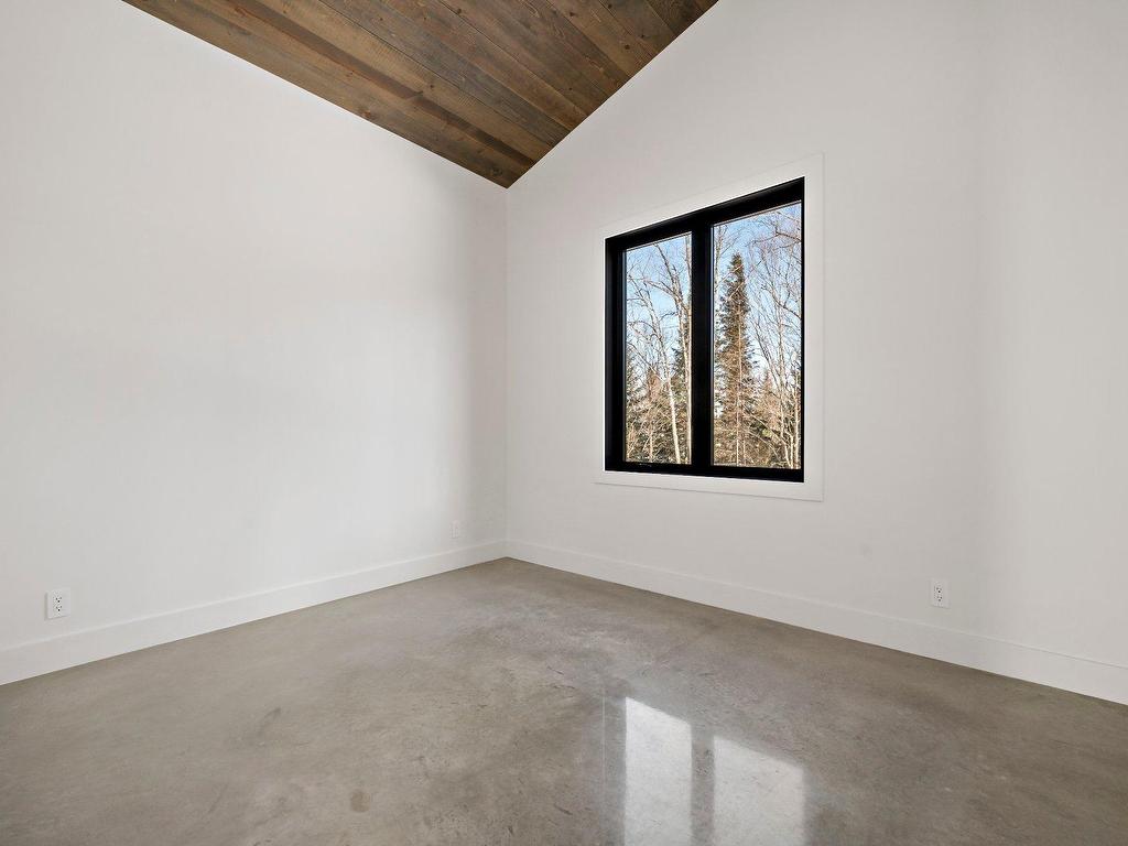 









1200


Ch. du Lac-Rougeaud

,
Mont-Blanc,




QC
J0T1J2

