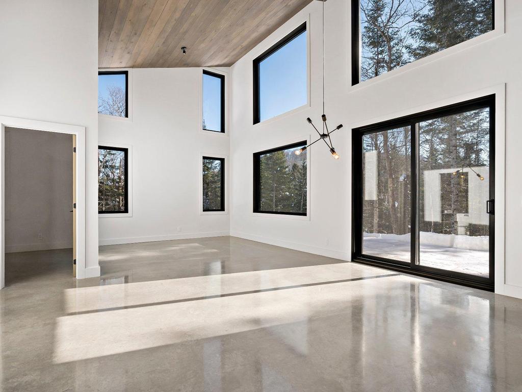 









1200


Ch. du Lac-Rougeaud

,
Mont-Blanc,




QC
J0T1J2

