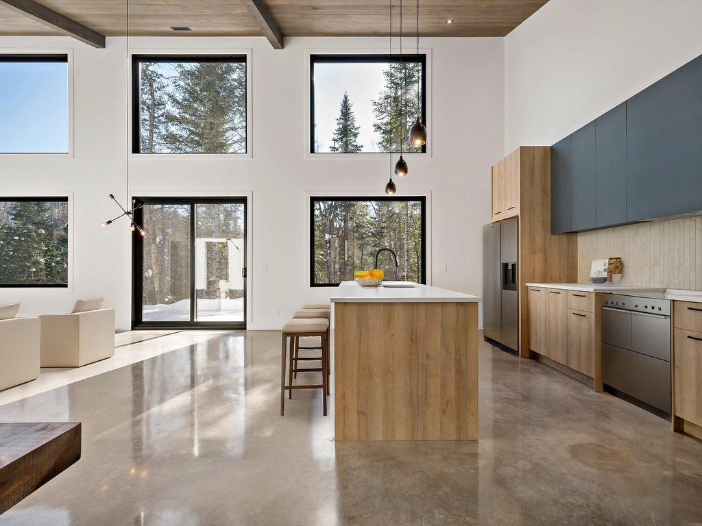 









1200


Ch. du Lac-Rougeaud

,
Mont-Blanc,




QC
J0T1J2

