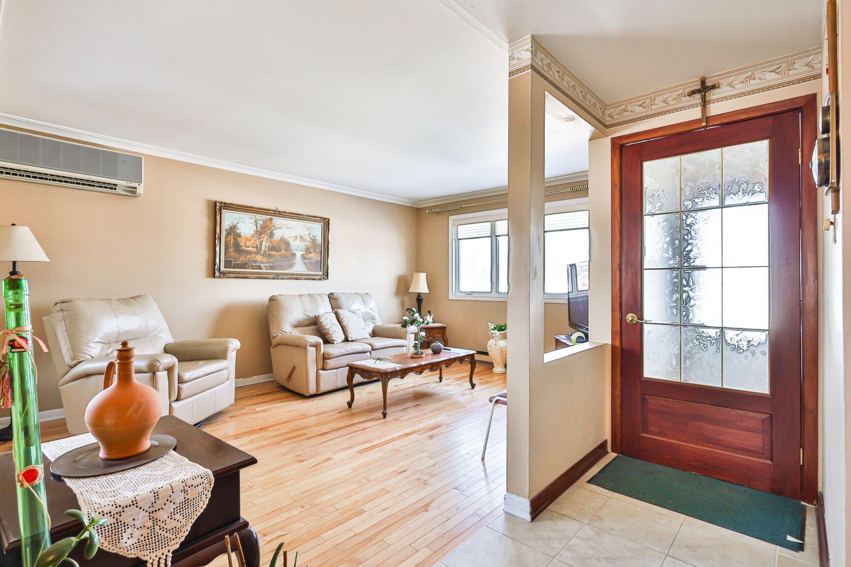 









1860


Rue Favreau

,
Laval (Chomedey),




QC
H7T1X4

