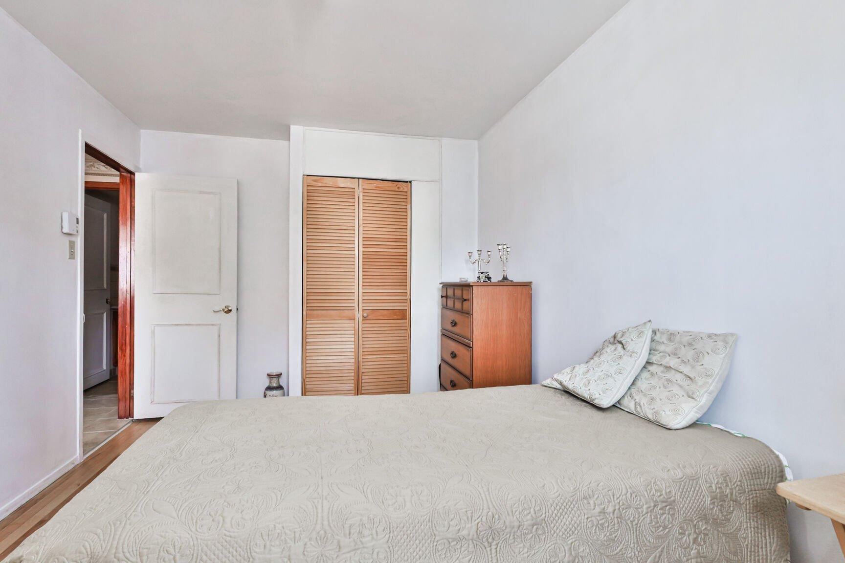 









1860


Rue Favreau

,
Laval (Chomedey),




QC
H7T1X4

