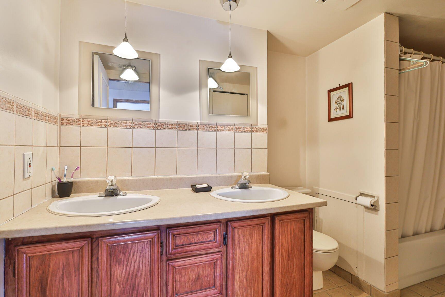 









1860


Rue Favreau

,
Laval (Chomedey),




QC
H7T1X4


