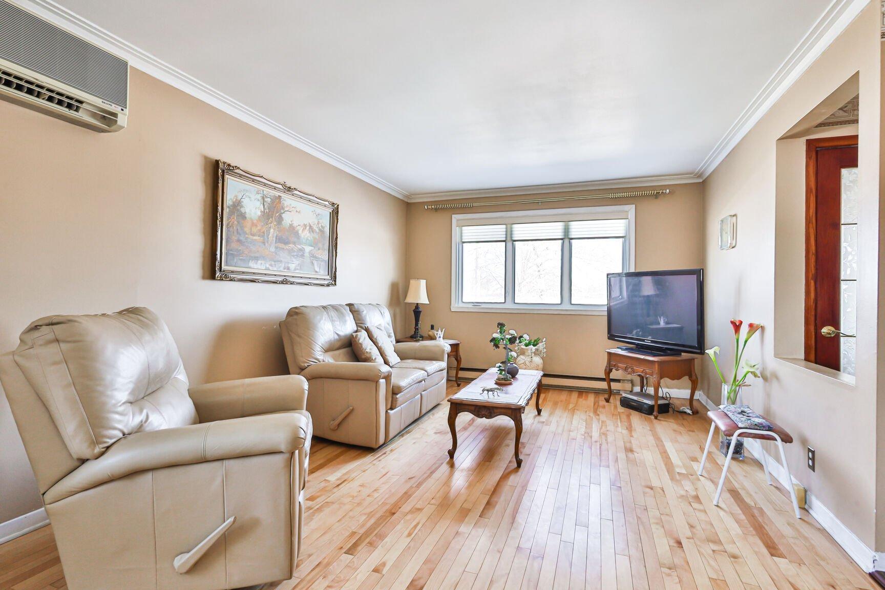 









1860


Rue Favreau

,
Laval (Chomedey),




QC
H7T1X4


