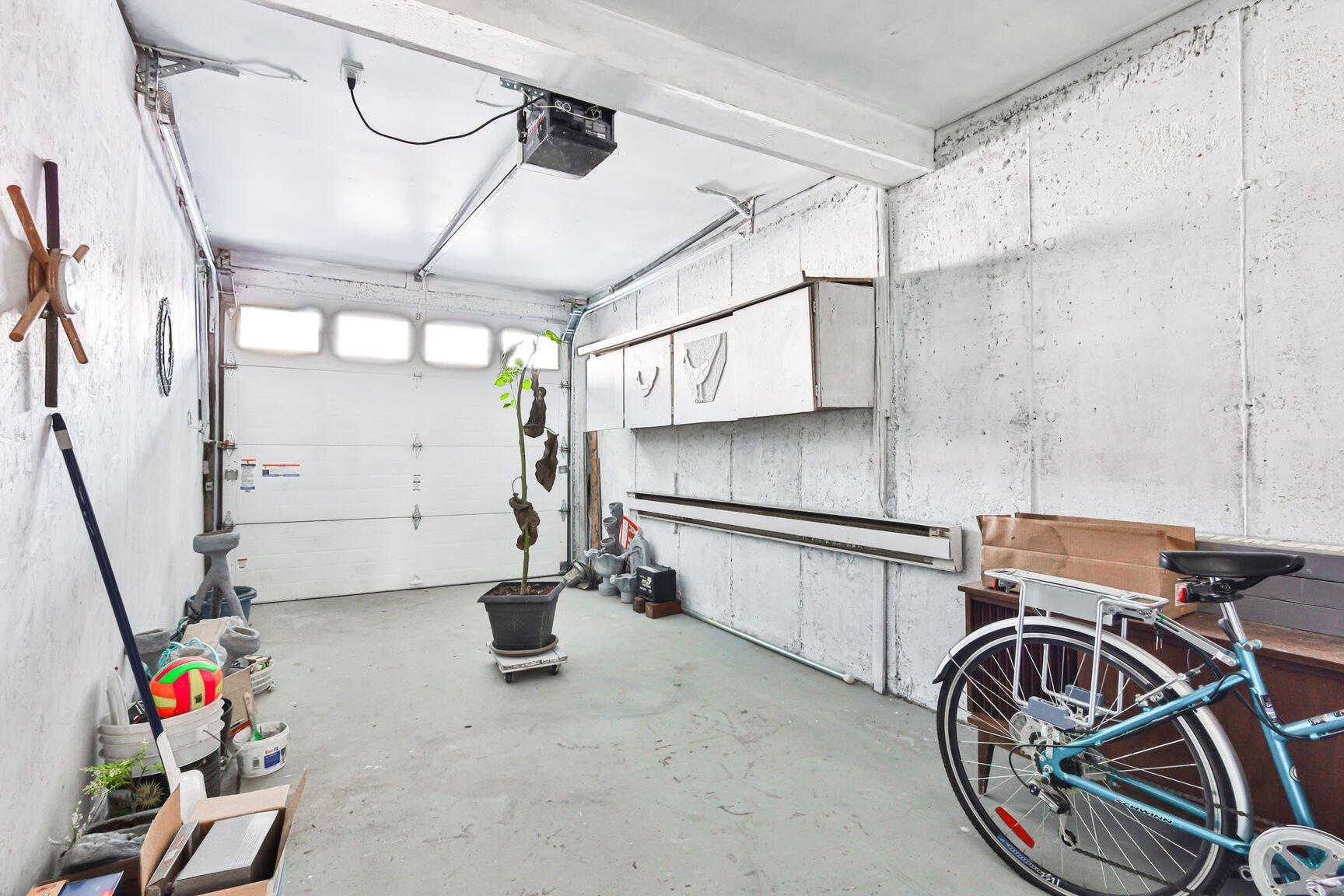 









1860


Rue Favreau

,
Laval (Chomedey),




QC
H7T1X4

