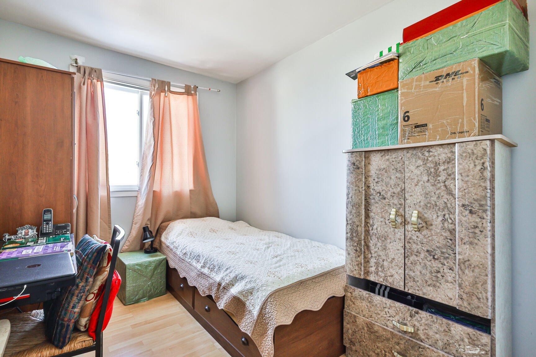 









1860


Rue Favreau

,
Laval (Chomedey),




QC
H7T1X4

