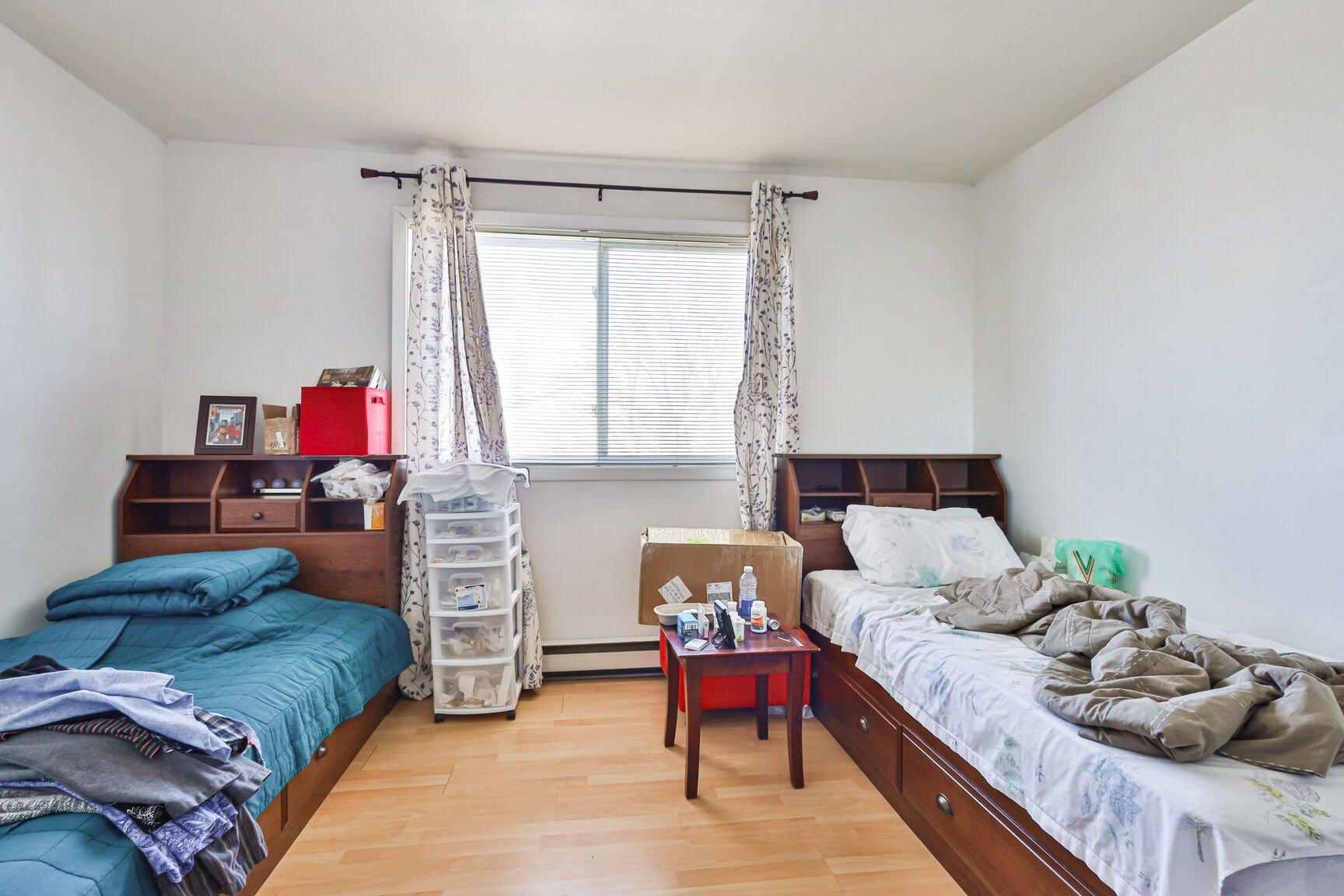 









1860


Rue Favreau

,
Laval (Chomedey),




QC
H7T1X4

