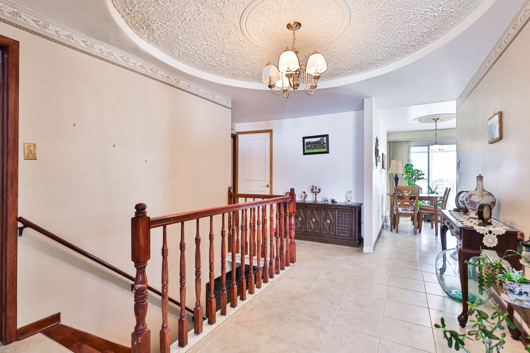 









1860


Rue Favreau

,
Laval (Chomedey),




QC
H7T1X4

