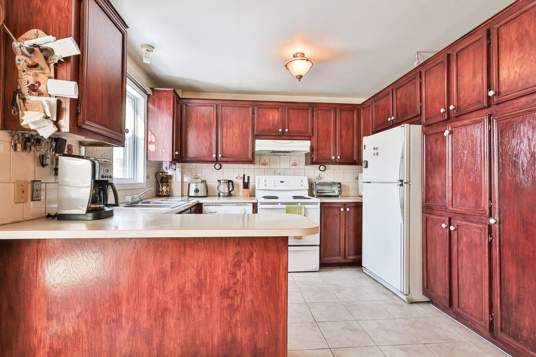 









1860


Rue Favreau

,
Laval (Chomedey),




QC
H7T1X4

