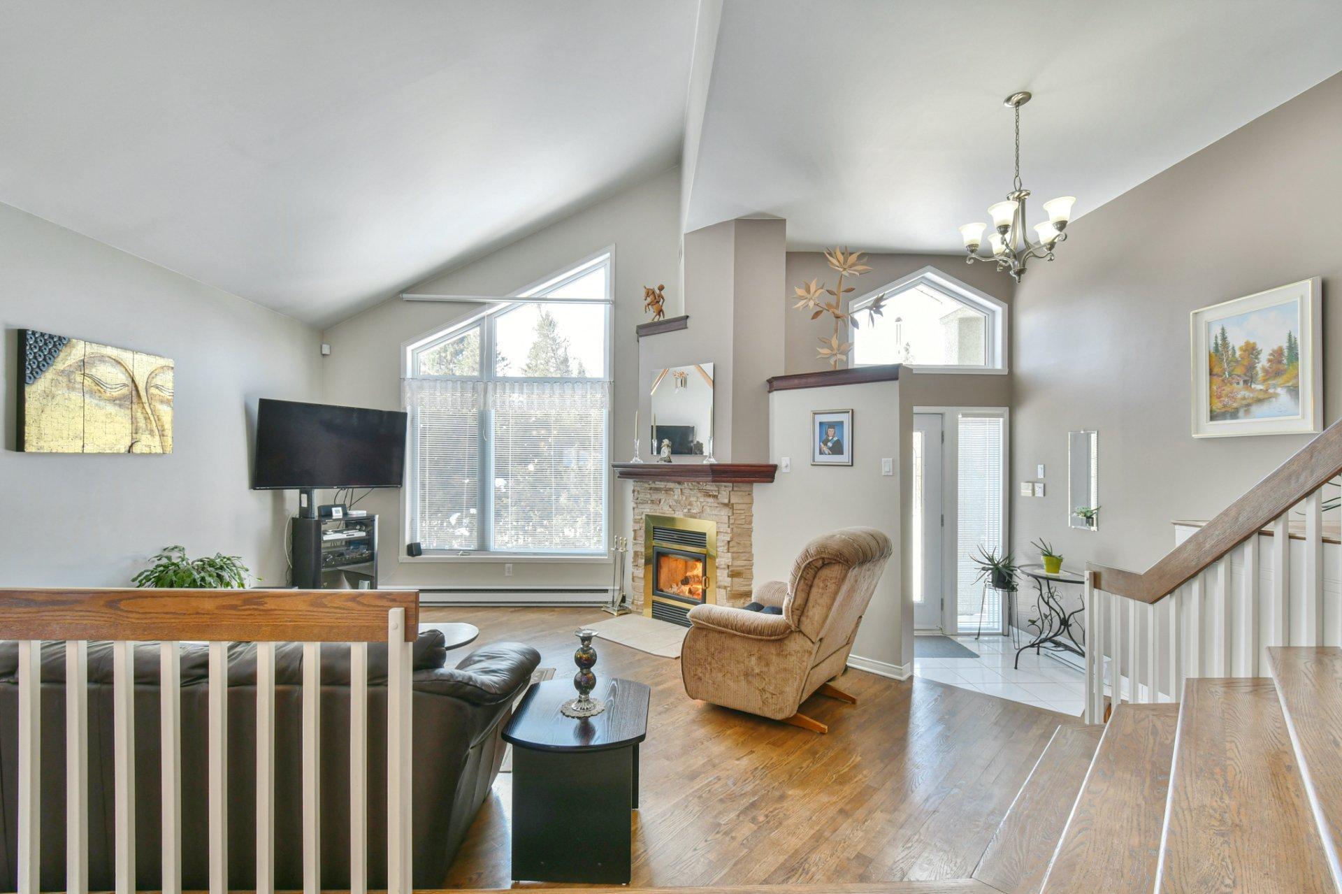 









741


Rue Marcel

,
Sainte-Adèle,




QC
J8B1L7


