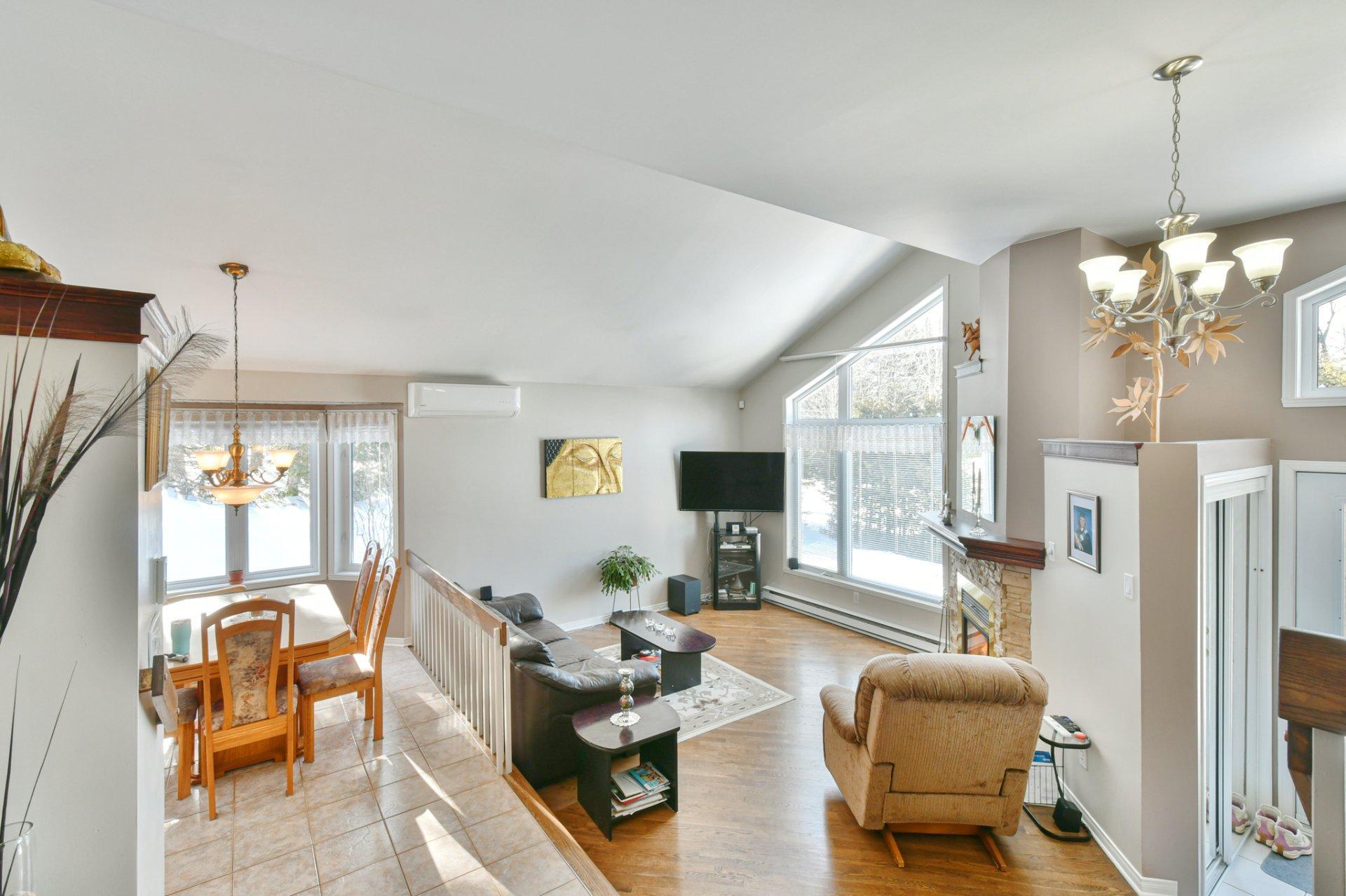 









741


Rue Marcel

,
Sainte-Adèle,




QC
J8B1L7

