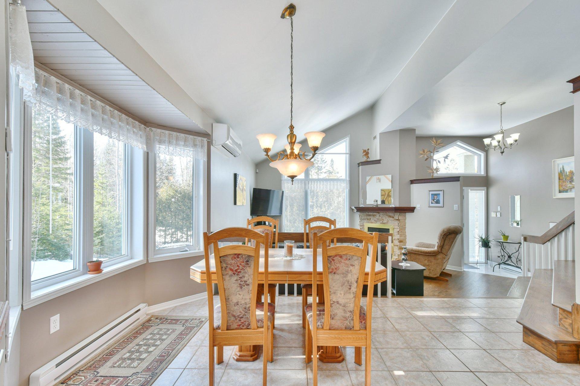 









741


Rue Marcel

,
Sainte-Adèle,




QC
J8B1L7

