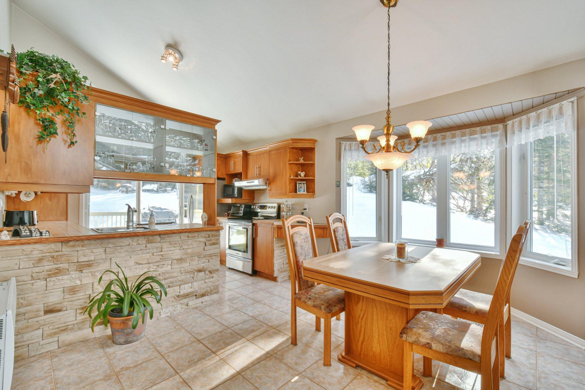 









741


Rue Marcel

,
Sainte-Adèle,




QC
J8B1L7

