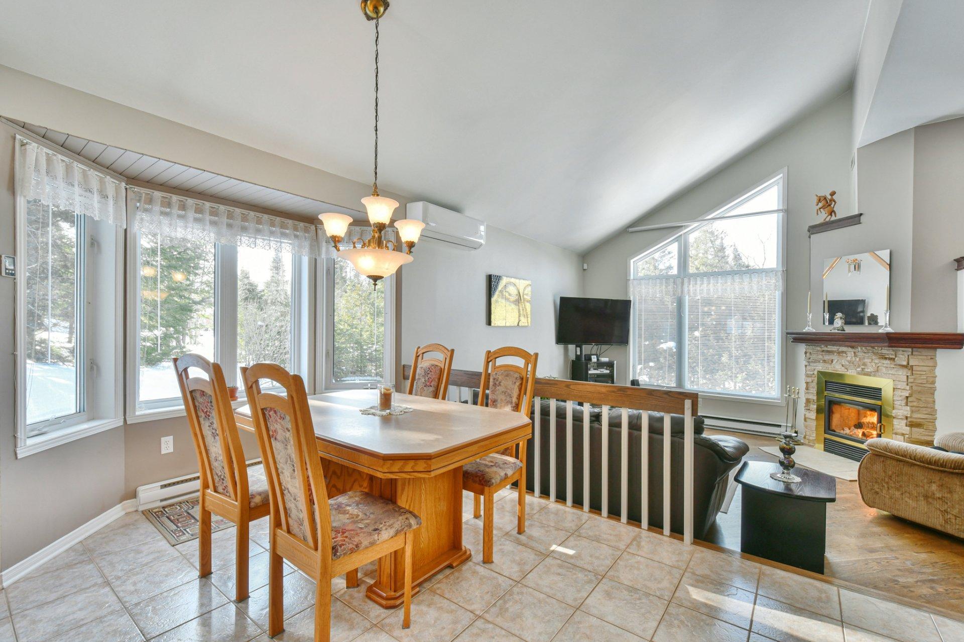 









741


Rue Marcel

,
Sainte-Adèle,




QC
J8B1L7

